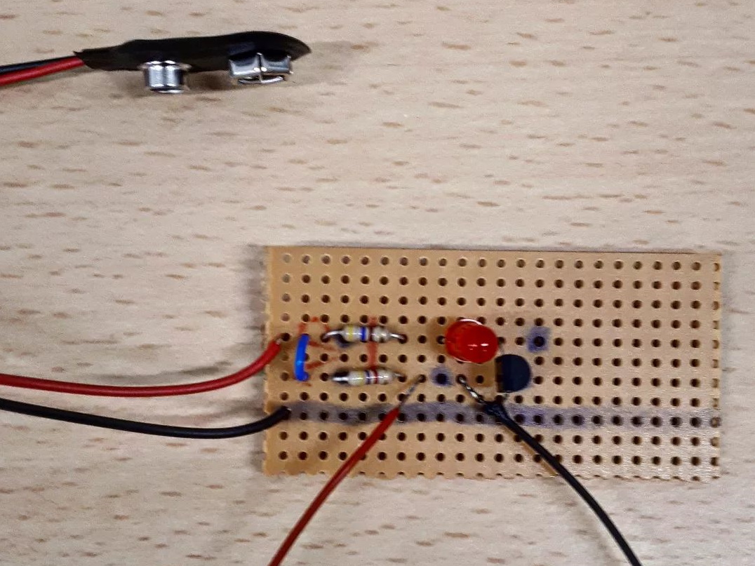 Bauteiletester auf Lochstreifenplatine